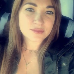 Meet your Posher, Joanna ‼️NO TRADES‼️